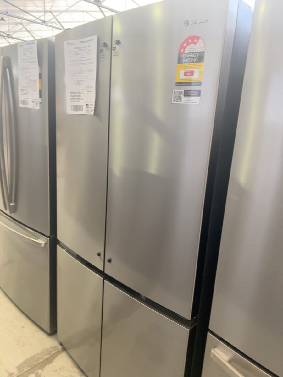 WESTINGHOUSE WQE6000SB S/STEEL QUAD DOOR FRIDGE 541 LITRE, 896MM WIDE, DUAL SEALED CRISPERS WITH HUMIDITY CONTROL, 4 STAR ENERGY, FLEXIBLE INTERIORS, LOCKABLE DOOR COMPARTMENT, SPILLSAFE GLASS SHELVING, FINGERPRINT RESISTANT WITH 12 MONTH WARRANTY