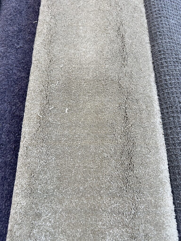 AUCTION CARPET