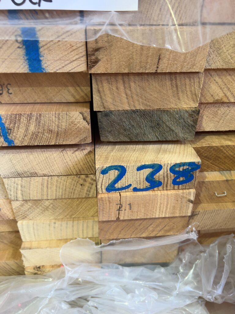 95X32 AUS OAK DAR UTE KD HARDWOOD