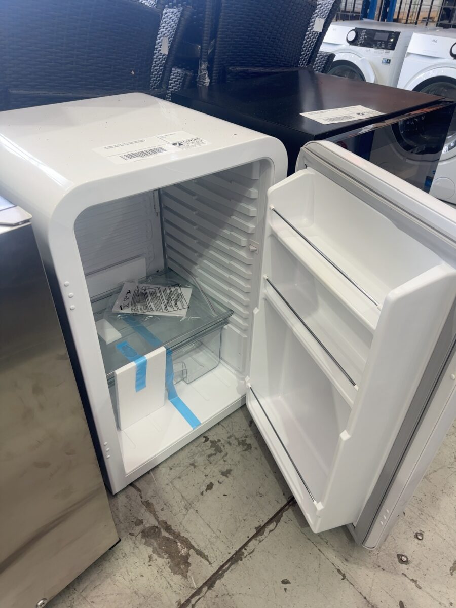 EX DISPLAY HCK 130 LTR RETRO WHITE FRIDGE, RRP$399 3 MONTH WARRANTY