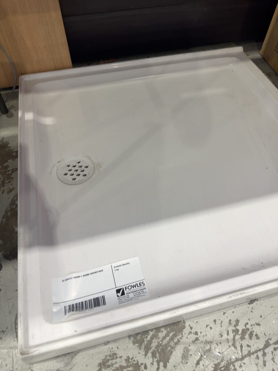 EX DISPLAY 900MM X 900MM SHOWER BASE