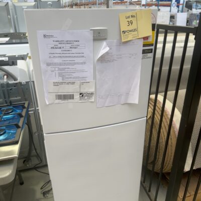 KELVINATOR KTB2302WB-R WHITE FRIDGE WITH TOP FREEZER, 211 LITRE, 12 MONTH WARRANTY