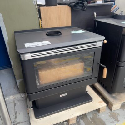 EX DISPLAY SCANDIA KALORA 600C CONVECTION WOOD FIRED HEATER, HEATS UP TO 300M2, 3 SPEED FAN, RRP$2200 KA600C-24-0196 **CARTON DAMAGE STOCK**