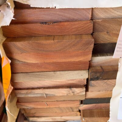 135X19 FEATURE GRADE SPOTTED GUM DECKING- (PACK CONSISTS OF RANDOM SHORT LENGTHS)