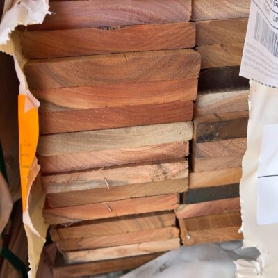 135X19 FEATURE GRADE SPOTTED GUM DECKING- (PACK CONSISTS OF RANDOM SHORT LENGTHS)