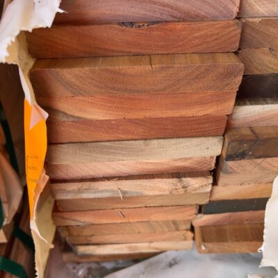 135X19 FEATURE GRADE SPOTTED GUM DECKING- (PACK CONSISTS OF RANDOM SHORT LENGTHS)