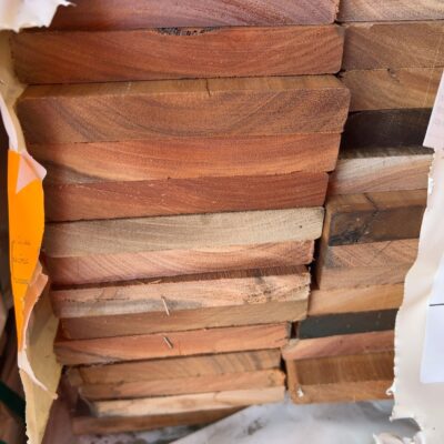 135X19 FEATURE GRADE SPOTTED GUM DECKING- (PACK CONSISTS OF RANDOM SHORT LENGTHS)