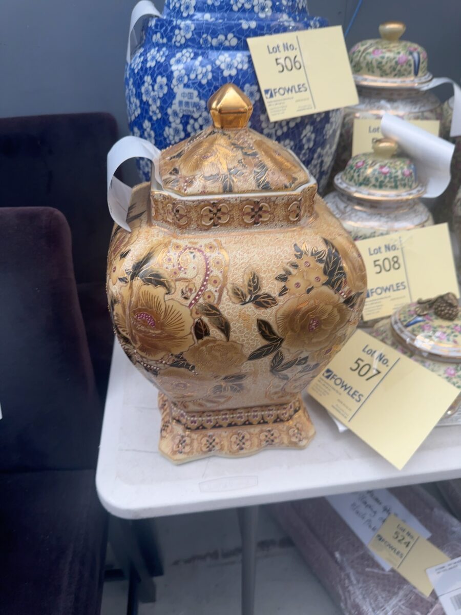 EX STAGING - GOLD CHINESE PATTERN JAR, SOLD AS IS