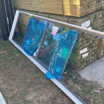 1140X3900 FIXED ALUMINIUM WINDOW MISSING 2 PANELS OF GLASS