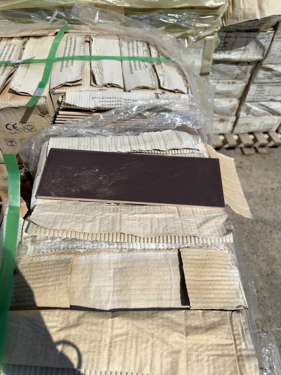 PALLET OF GLOSS BROWN TILE 100MM X 300MM, #5