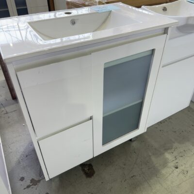 NEW 750MM WHITE GLOSS VANITY WITH FINGER PULL DRAWERS ON LEFT AND SINGLE GLASS DOOR RIGHT, WITH WHITE CERAMIC TOP, 2 BOXES ON PICK UP, SH/SK7-750GL & UV31-750H-1TH