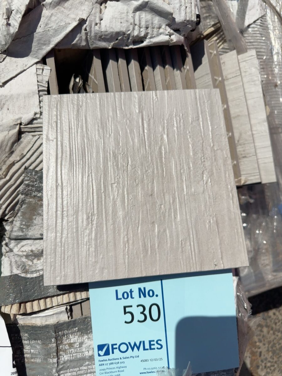 PALLET OF 200 x 200MM TOZZ RIGHE ASH TILE,