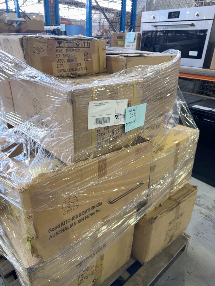 PALLET OF ASSORTED BATHROOM ACCESSORIES, SOLD AS IS