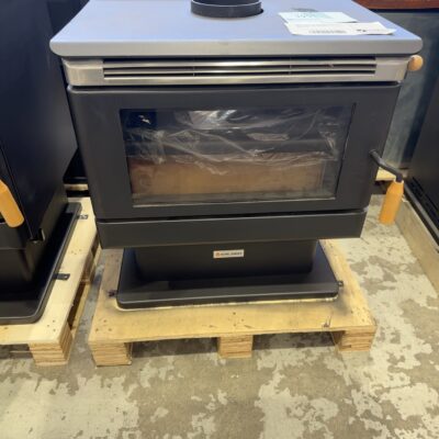 SCANDIA KALORA KA500C CONVECTION WOOD HEATER, HEATS UP TO 200M2, SPACIOUS FIRE BOX, 3 SPEED FAN, RRP$1999, KA500C-23-0093 *CARTON DAMAGE STOCK, SOLD AS IS*