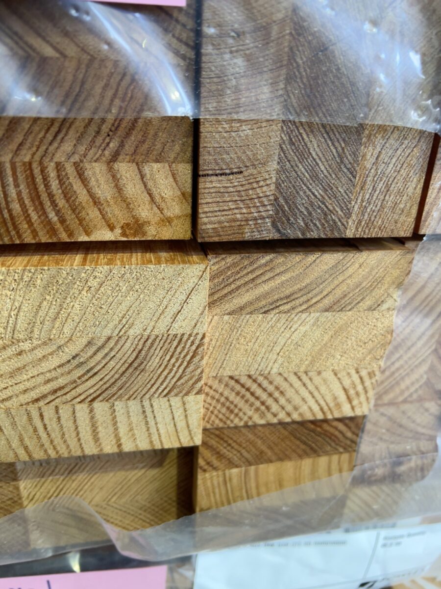 90X90 AUS OAK DAR LAM KD HARDWOOD POSTS